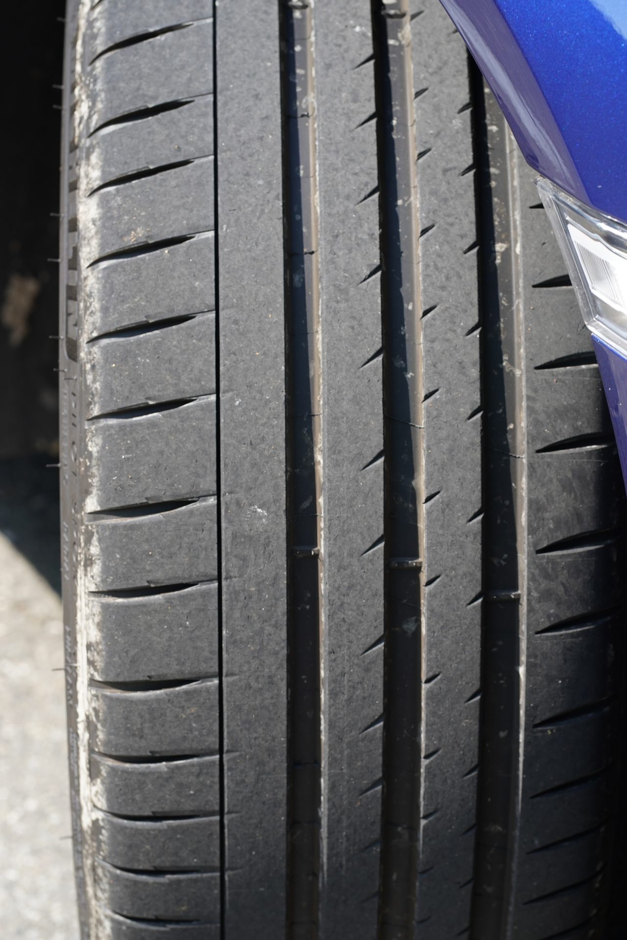 ポルシェ 718 GTS用ミシュランパイロットスポーツ4Sとピレリ P ZERO (PZ4) を比較！